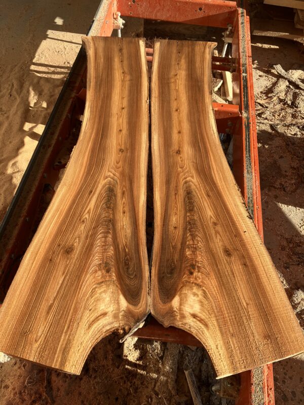 Matchande grova plank för bords tillverkning